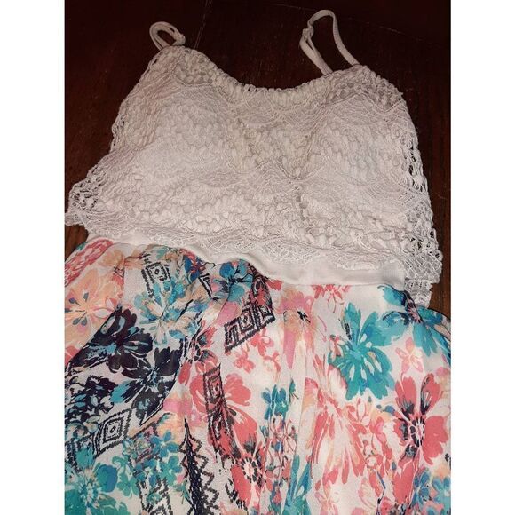 Medium Almost Famous Sleeveless Lace Top Floral Open Back Sundress Sunmer Dress - Picture 2 of 5